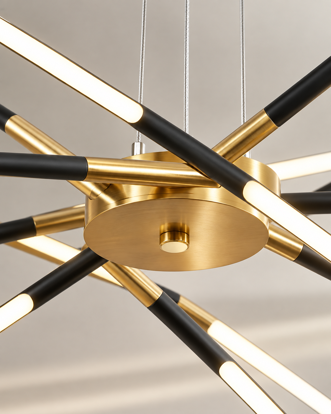 Modern LED-taklampa i svart och guld