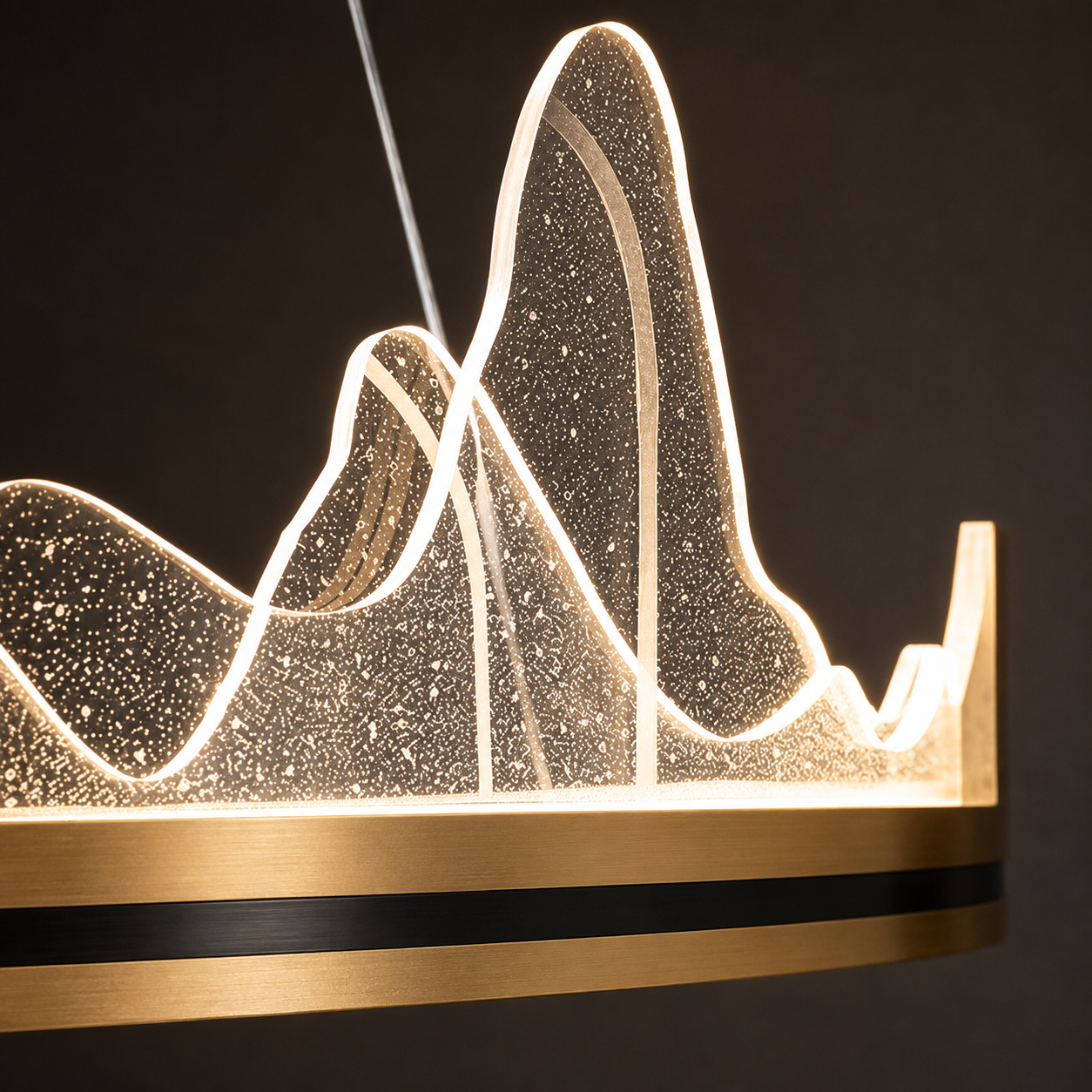 LED taklampa – modern ringlampa i guld